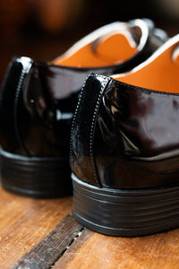 Black toe cap dress shoes by Smart Footwear, showcasing polished leather shoes with sleek toe cap design and classic formal style.